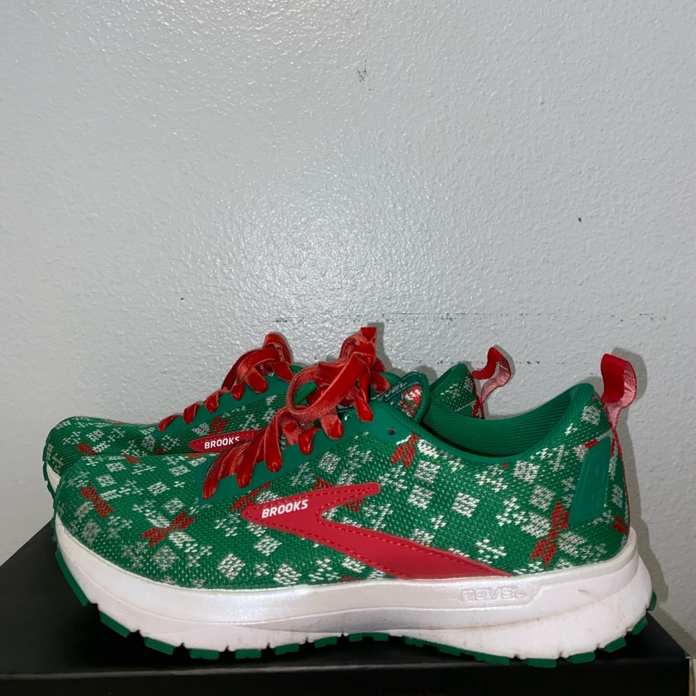 Brooks Revel 4 - Holiday edition